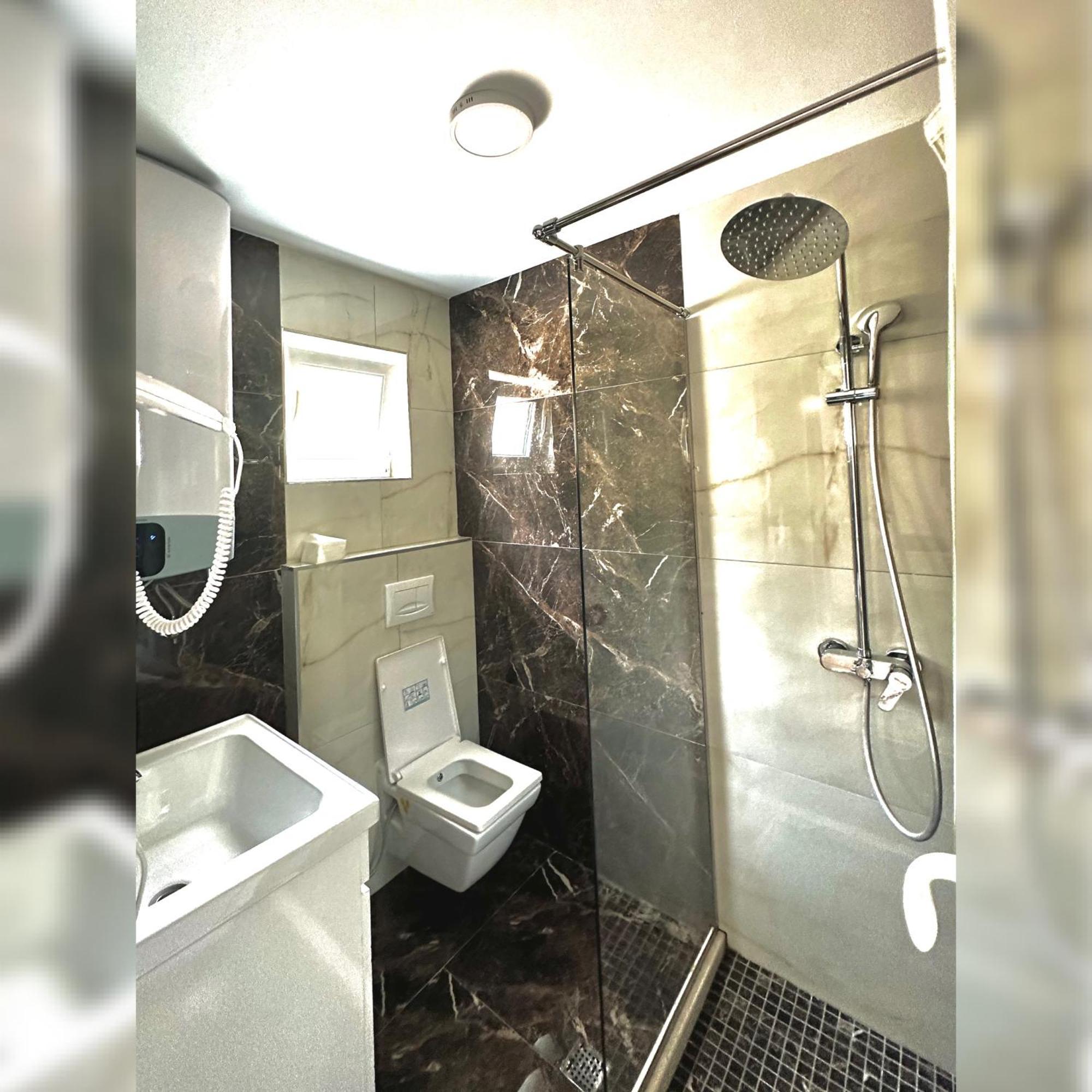 Breezy Hotel Valbone Bagian luar foto