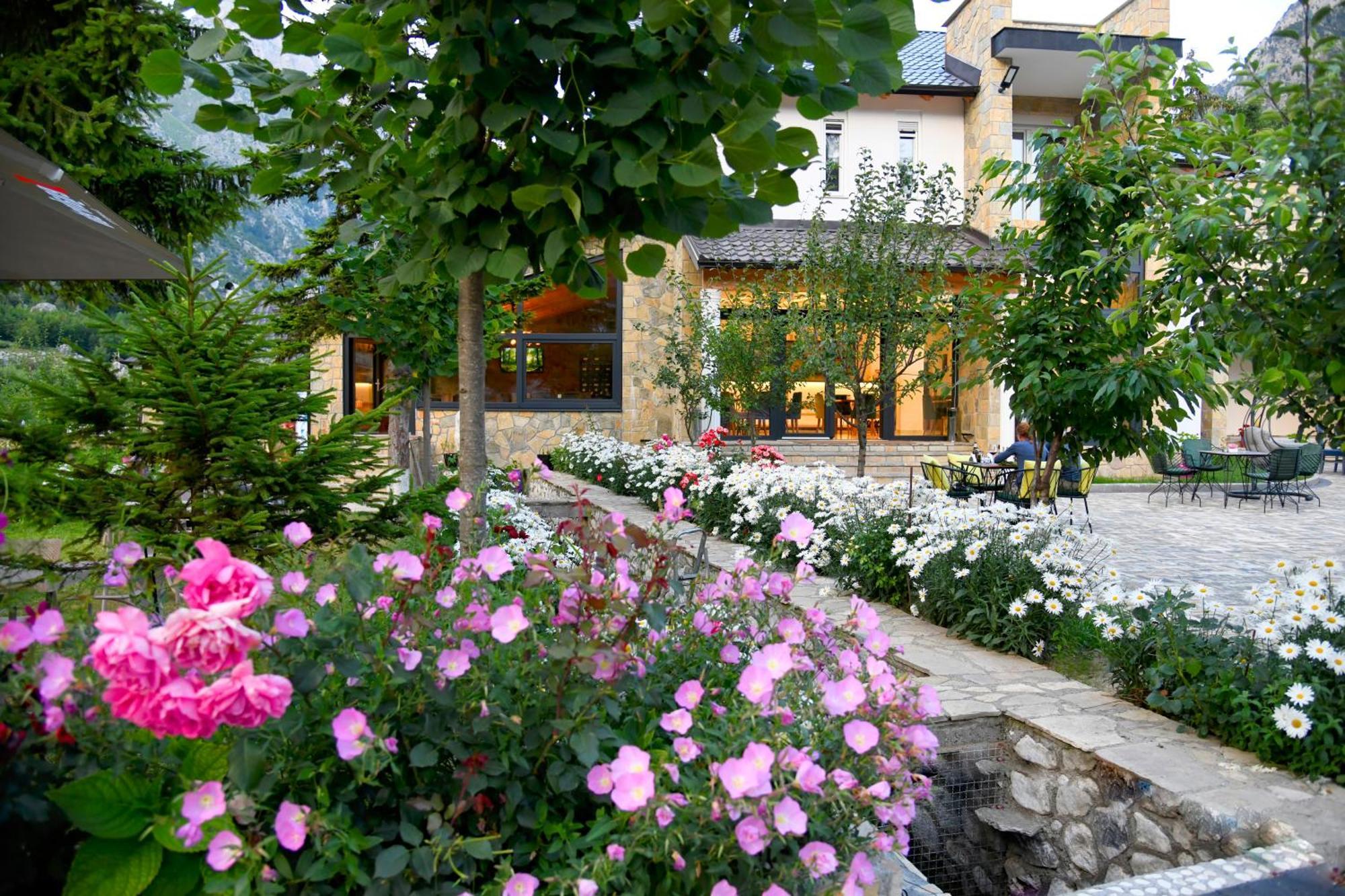 Breezy Hotel Valbone Bagian luar foto