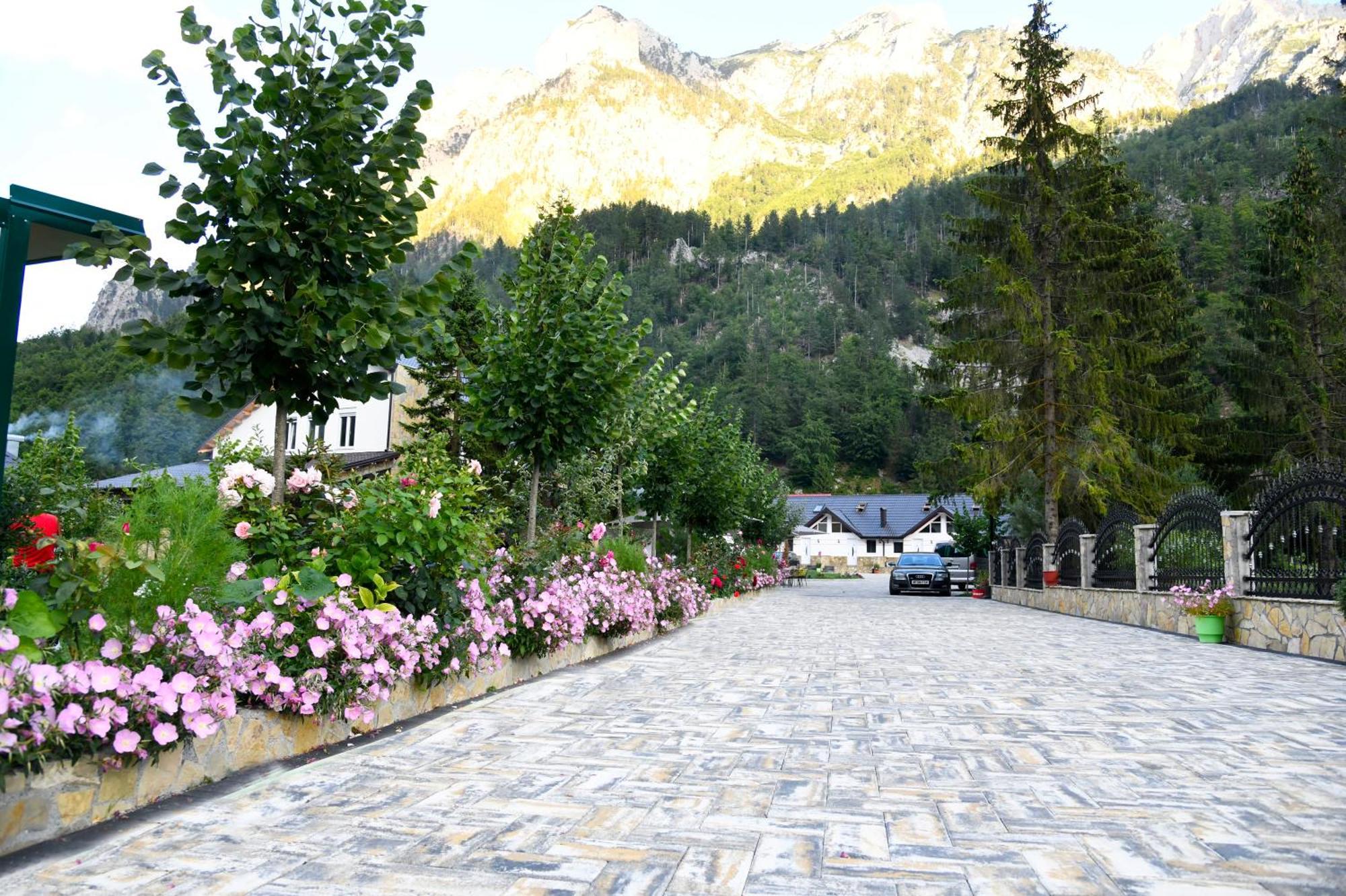 Breezy Hotel Valbone Bagian luar foto