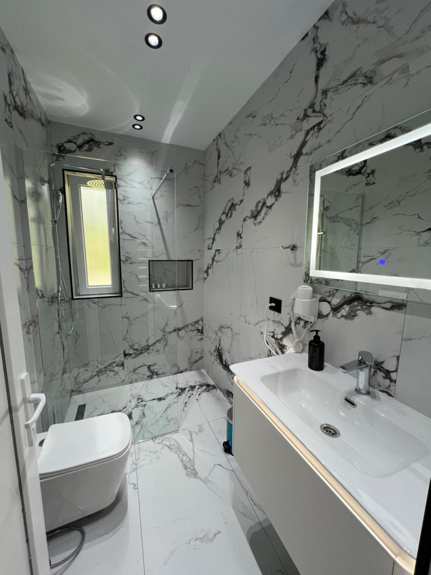 Breezy Hotel Valbone Bagian luar foto