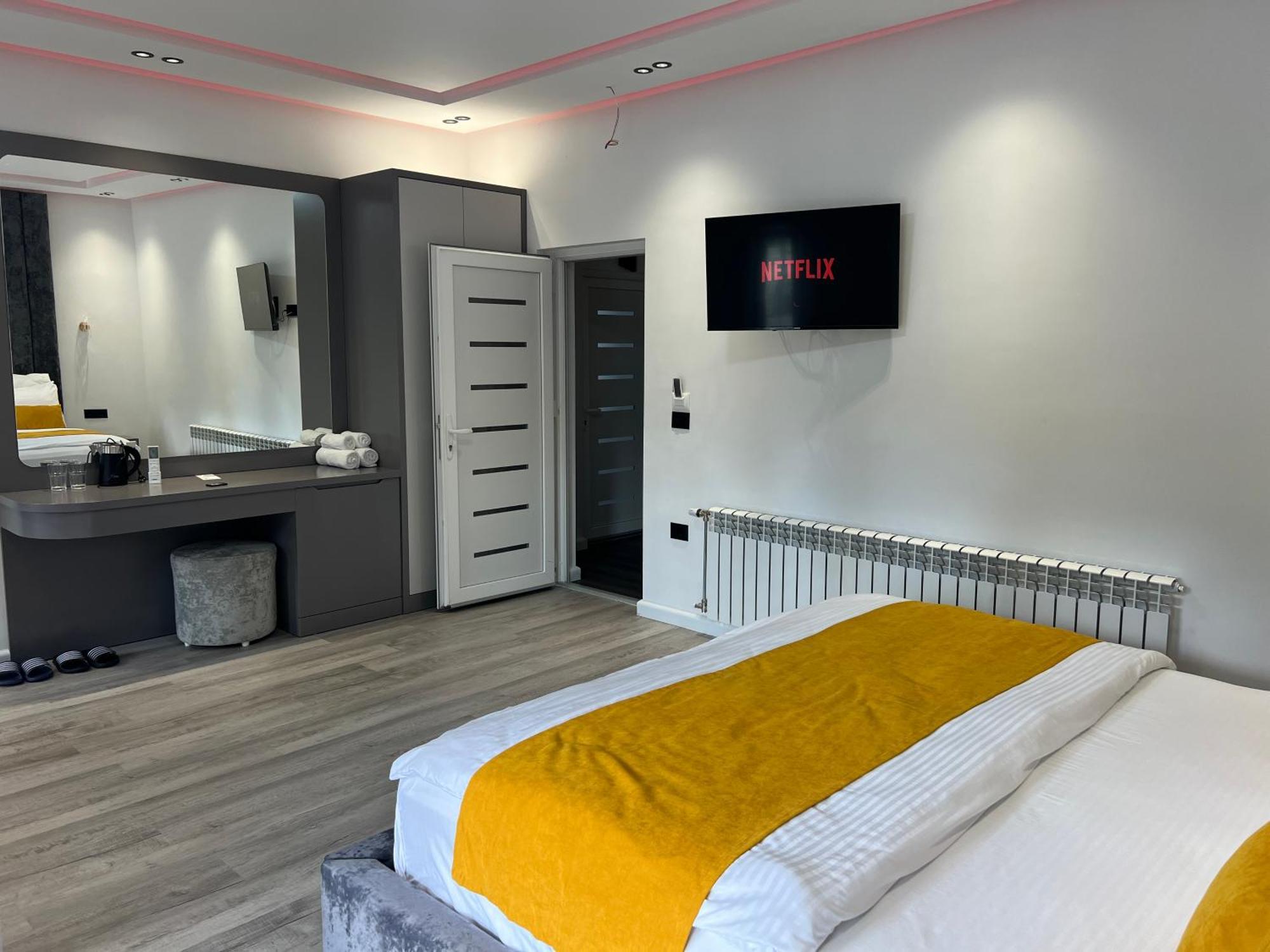 Breezy Hotel Valbone Bagian luar foto
